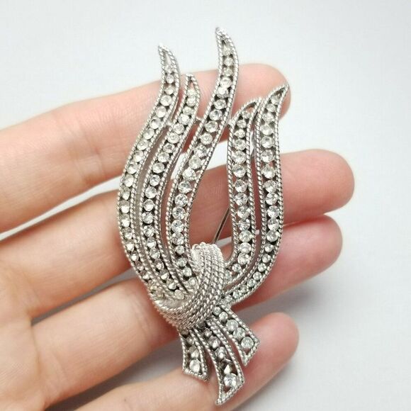 Vintage Crown Trifari Crystal Rhinestone Silver Tone Ribbon Bouquet Pin Brooch - Picture 1 of 9